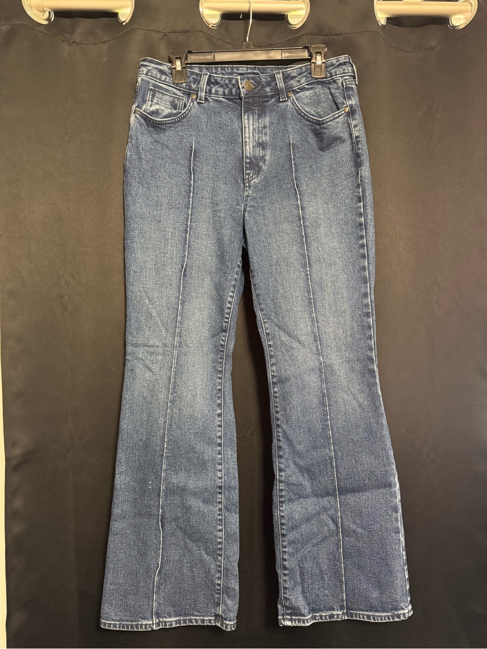 High-Rise Flared Jeans in Medium Blue Wash